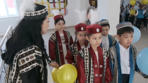 Парад национальной одежды устроили павлодарские школьники