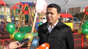 Фонд Halyk подарил детские площадки жителям Жанаозена