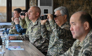 Президент посетил военные учения «Батыл тойтарыс-2023»