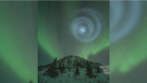 В небе над Аляской появилась загадочная спираль