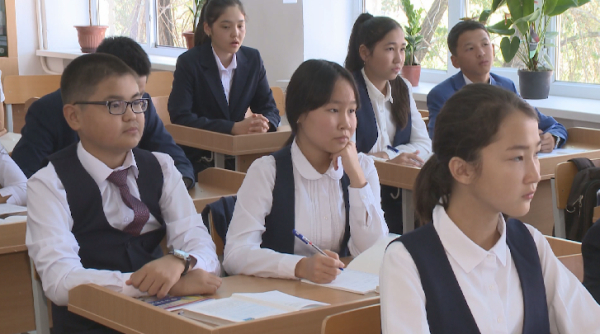 В Атырауской области 11 школ работают в три смены