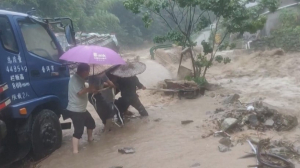 Массовая эвакуация населения из-за внезапных наводнений началась в Китае