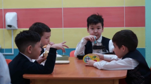 В 800 школах Казахстана нет столовых