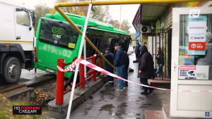 Неуправляемый автобус налетел на женщину в Алматы