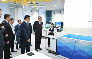 Президент Астанадағы «SANA» оқушылар сарайын аралап көрді