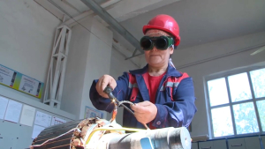 Женщины в мужских профессиях: жительница Туркестана успешно работает мотористом