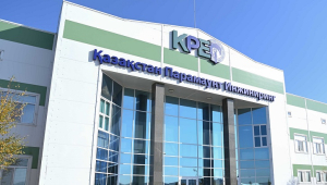 Токаев осмотрел завод Kazakhstan Paramount Engineering