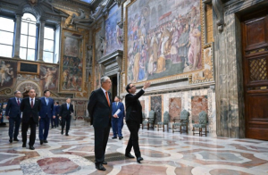 Глава государства посетил музеи Ватикана