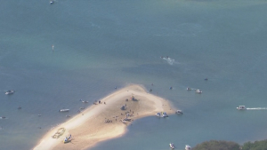 Два вертолета столкнулись над пляжем в Австралии
