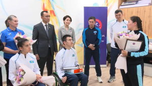 Ашимбаев встретился с паралимпийской командой Казахстана по бочча