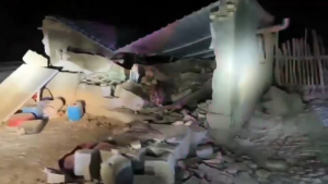 В Китае землетрясение разрушило более 120 жилых домов