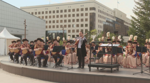 Творческие коллективы Государственной филармонии провели концерты на улицах Астаны