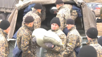 Военные доставили гумпомощь паромной переправой в село Прибрежное