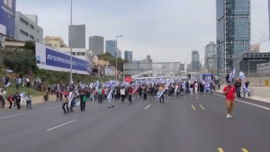 Протестующие перекрыли несколько шоссе в Тель-Авиве