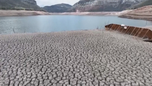 Засуха опустошает водохранилище на северо-востоке Испании
