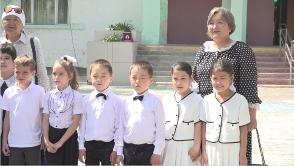 В Актау 17 пар близнецов учатся в одной школе