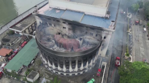 На Филиппинах сгорело здание главпочтамта