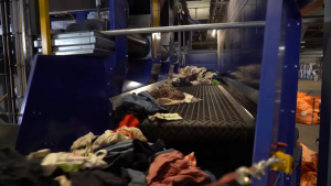 Первый в мире автоматический завод по переработке текстиля заработал в Швеции