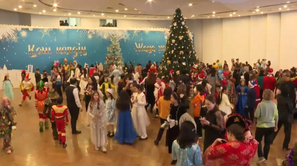 200 детей из Акмолинской области приняли участие в традиционной Президентской ёлке