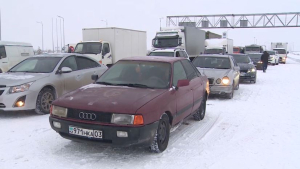 Почти половину дорог закрыли в Казахстане