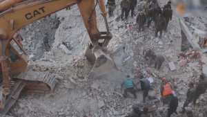 Десять человек погибли из-за обрушения дома в Алеппо