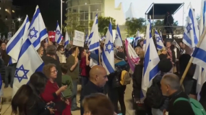 Тысячи людей вышли на митинг в Тель-Авиве