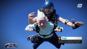104 жастағы Дороти Хоффнер парашютпен секірді