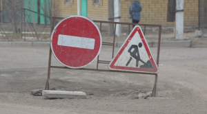 В области Абай жители аула Мамырсу собирают деньги на ремонт дороги