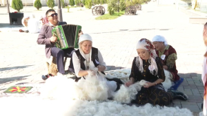 «Киiз Fest»: конкурс по изготовлению войлочных ковров проходит в Таразе