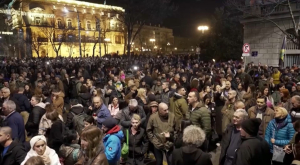 «Несправедливые выборы»: тысячи людей вышли на протест в Белграде