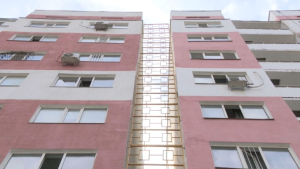30 накренившихся домов в Алматы укрепили