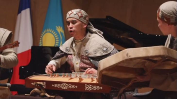 Во Франции начались европейские гастроли казахстанских артистов