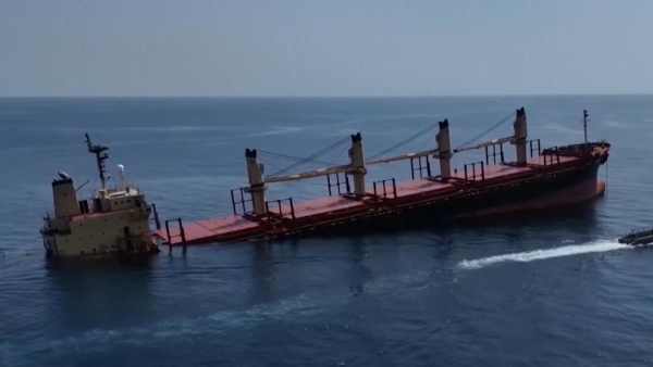 Атакованный хуситами британский корабль затонул в Красном море