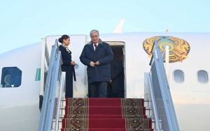 Глава государства прибыл с рабочей поездкой в Алматы