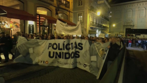 В Португалии тысячи полицейских вышли на протесты