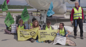 Протесты парализовали работу аэропорта в Женеве