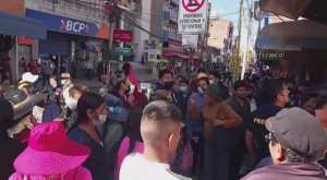Клиенты крупного банка устроили протест в столице Боливии