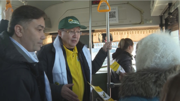 Кандидаты от партии «Ауыл» провели агитацию в автобусах