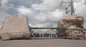 Сотни грузовиков застряли на границе Перу и Боливии