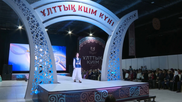Показ казахской национальной одежды прошел в Шымкенте