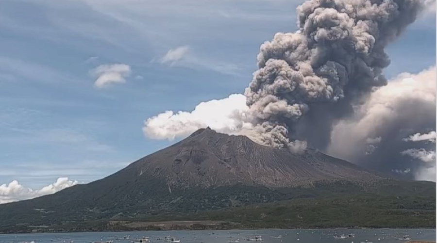 В Японии началось извержение вулкана Сакурадзима