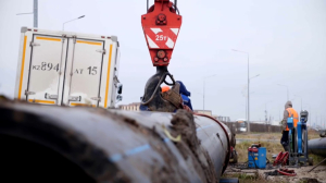 Повреждённый канализационный коллектор ремонтируют в Петропавловске
