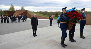 Токаев посетил Ржевский мемориал Советскому солдату