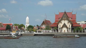 Премьер Таиланда встретил первых прибывших по безвизу туристов