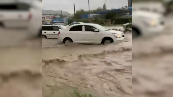 Улицы Шымкента затопило из-за обильного дождя