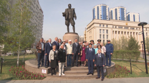 Маулен Ашимбаев почтил память казахстанских героев