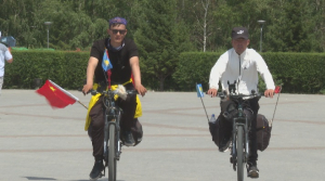 Қытайдан велосипедпен шыққан қандастар Астанаға жетті