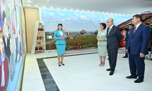Президент посетил завод «Ассоль» и центр «Анаға тағзым» в Кызылординской области
