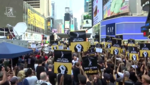 Члены Гильдии актеров вышли на демонстрацию на Таймс-сквер
