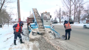 В усиленном режиме работают коммунальщики Уральска из-за снегопада
